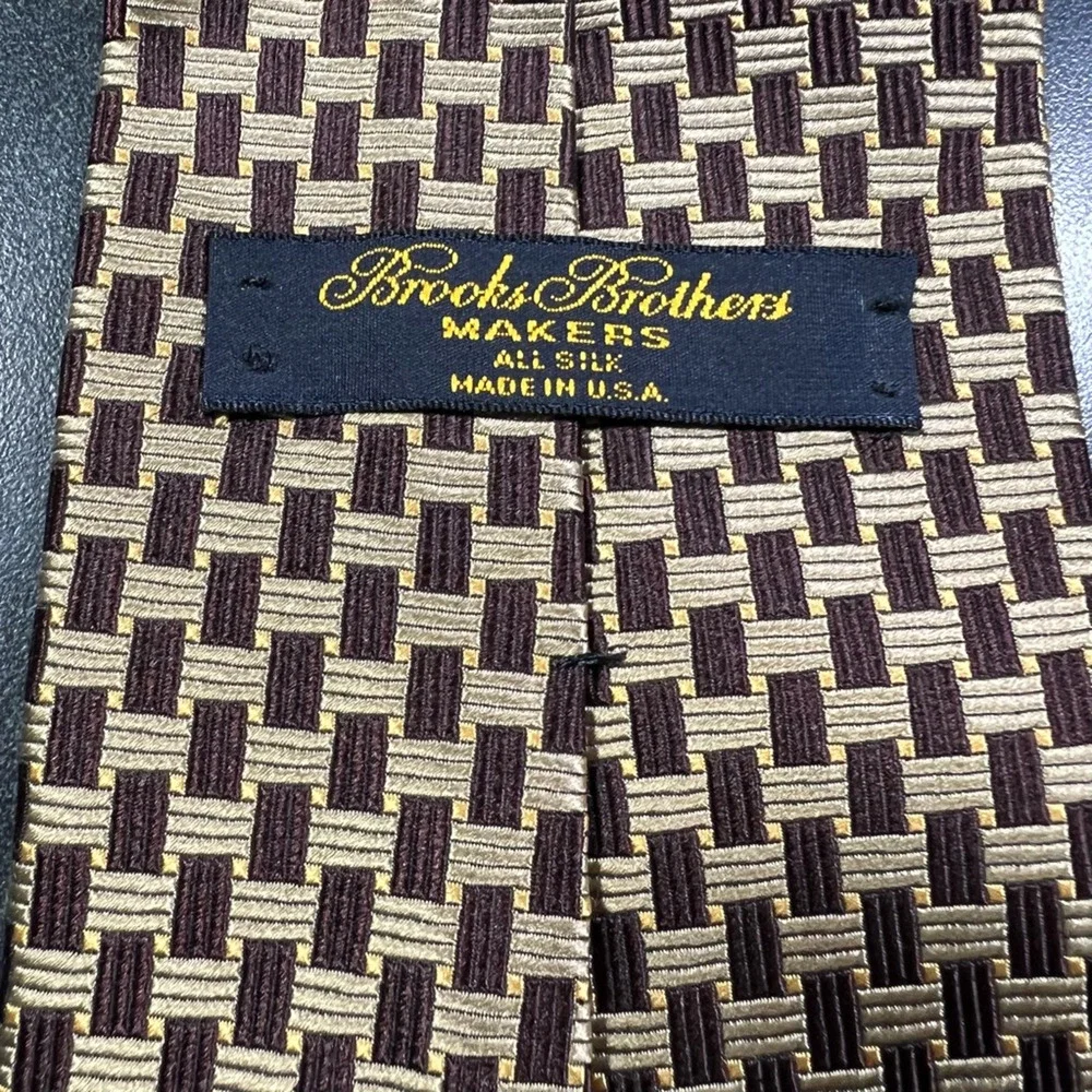 Brooks Brothers Mens Tie Necktie Brown Beige Geometric 100% Silk Tied Classic